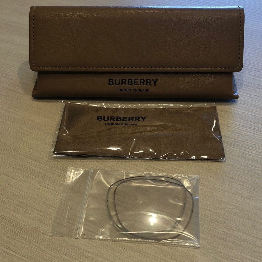 Burberry Brown Leather Eyeglass Sunglass Case With Cloth Lenses Magnetic Closure